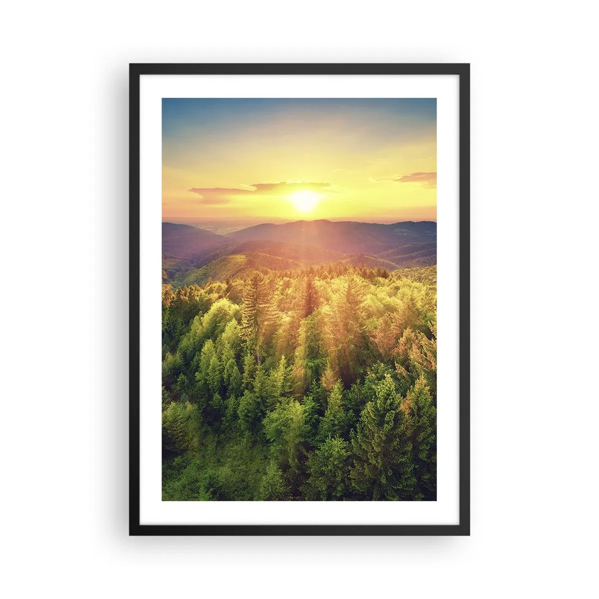 Poster in een zwarte lijst - Zonsondergang boven een bergachtig bos vol groen - 50x70cm - Hoekpunten en topjes - Moderne wanddecoratie voor woonkamer en slaapkamer ARTTOR