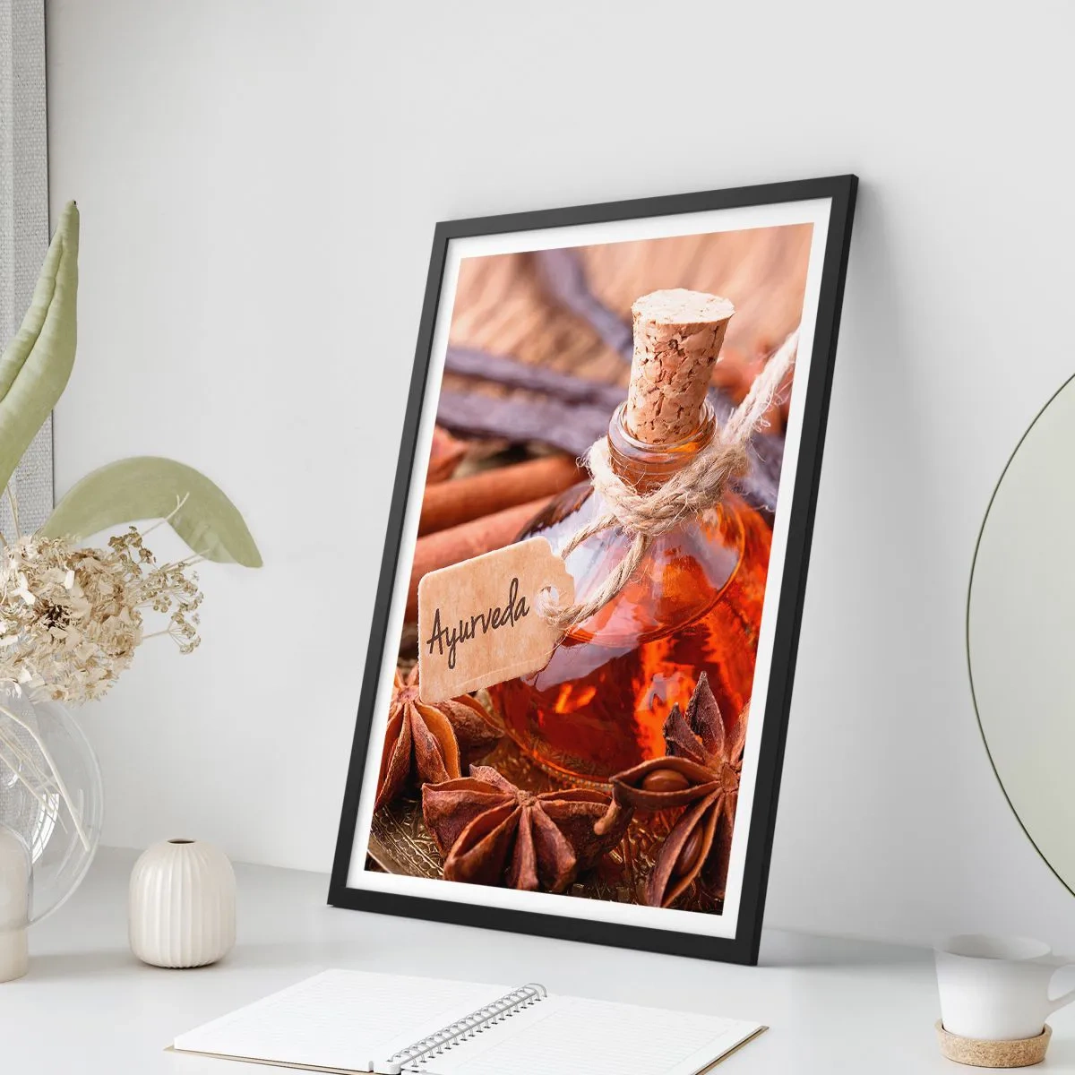 Poster in een zwarte lijst - Een flesje Ayurvedische olie en kruiden - 50x70cm - Naar de eenheid van lichaam en geest - Moderne wanddecoratie voor woonkamer en slaapkamer ARTTOR