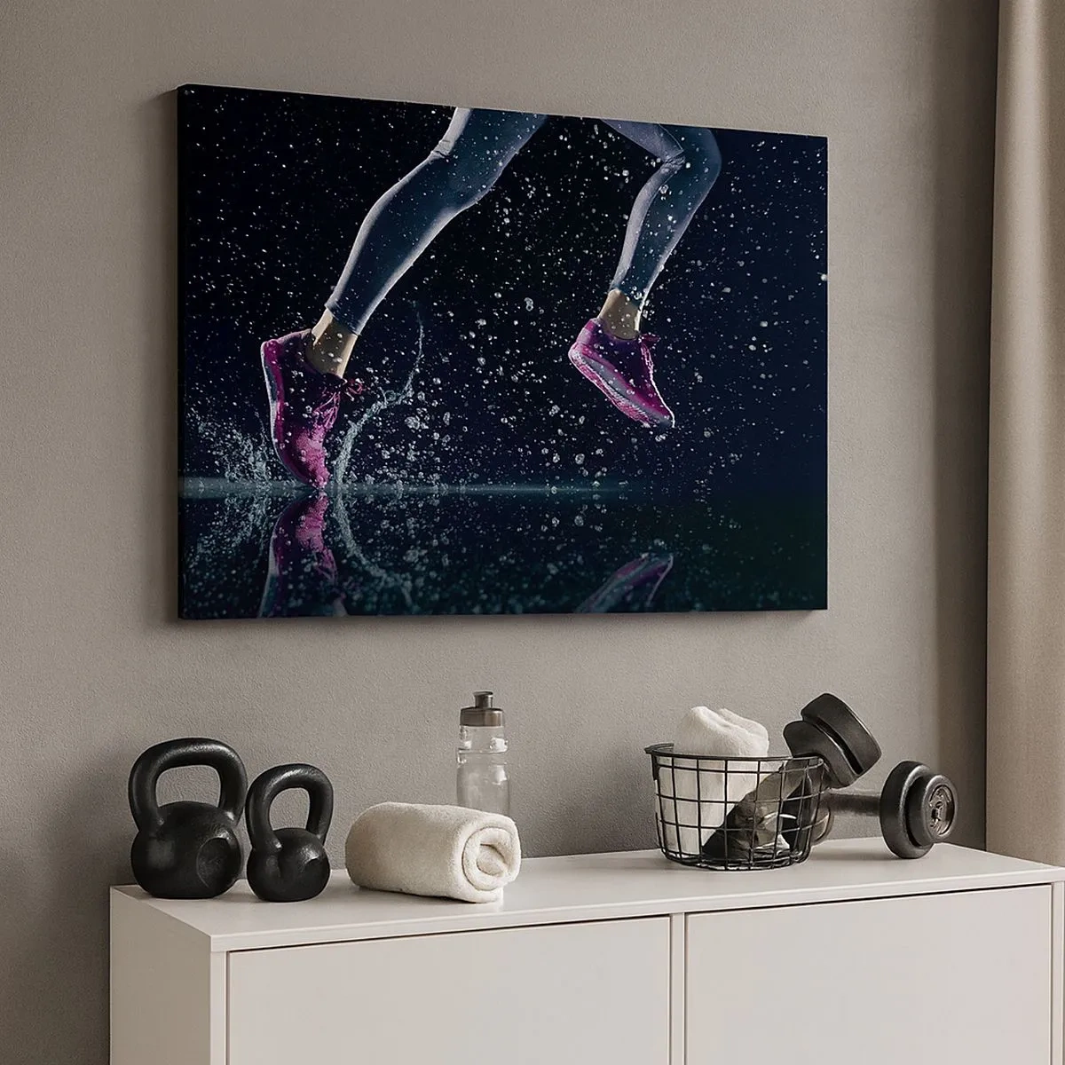 Schilderen op canvas - Een dynamische opname van een hardloopsessie in de regen tegen een zwarte achtergrond - 70x50cm - Hoeveel kracht in de benen - Moderne wanddecoratie voor woonkamer en slaapkamer ARTTOR