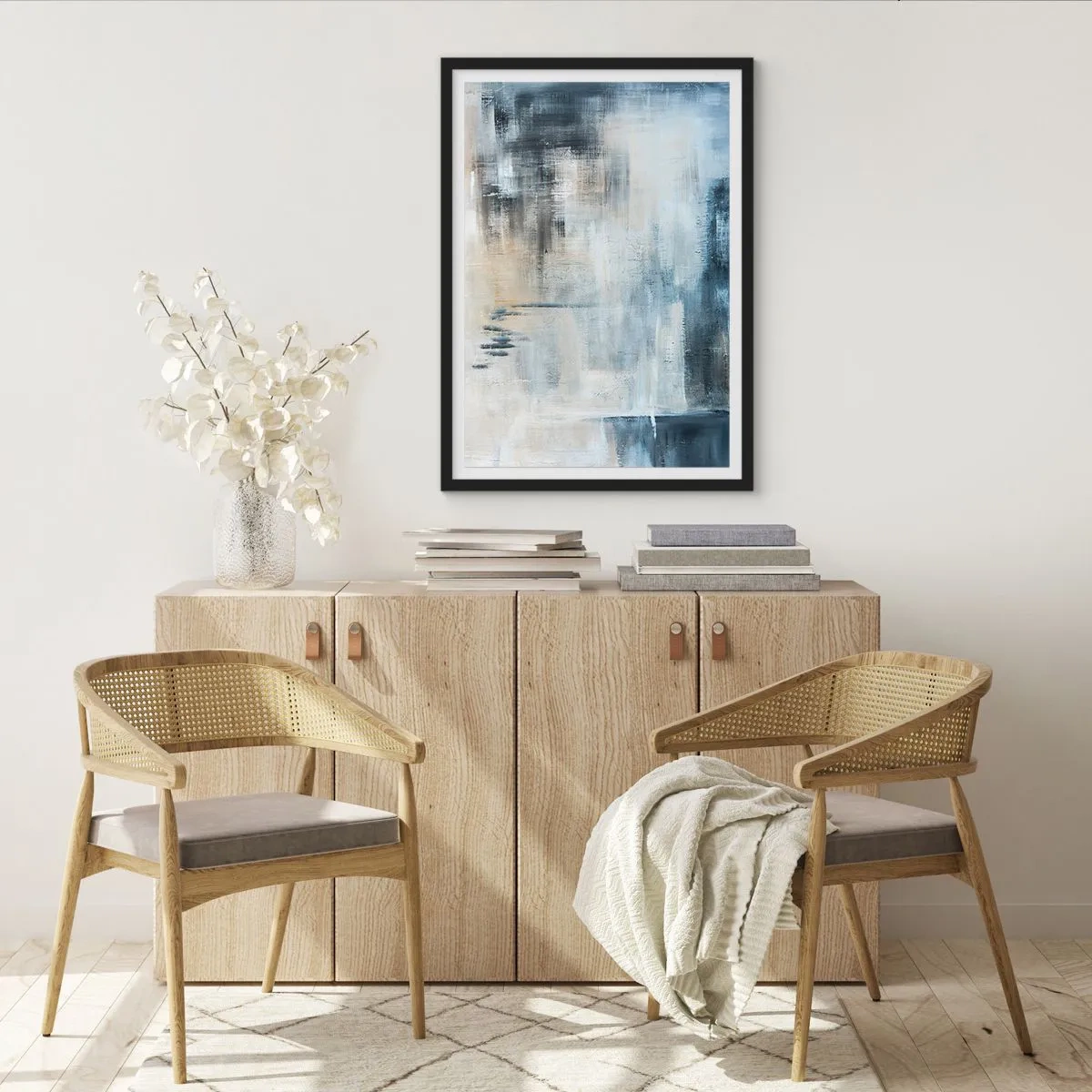 Poster in een zwarte lijst - Abstracte compositie in tinten blauw en beige - 50x70cm - Achter het blauwe gordijn - Moderne wanddecoratie voor woonkamer en slaapkamer ARTTOR