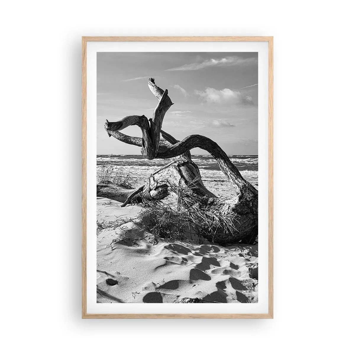 Een poster in een licht eiken lijst - Zee sculptuur - 61x91 cm