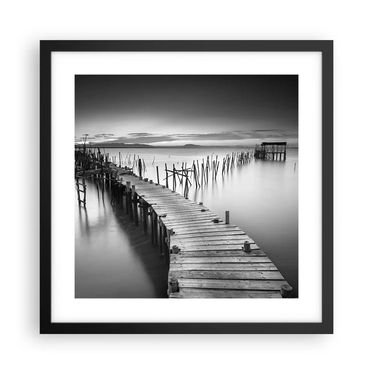 Poster in een zwarte lijst - De rust van een vergeten kust - 40x40 cm