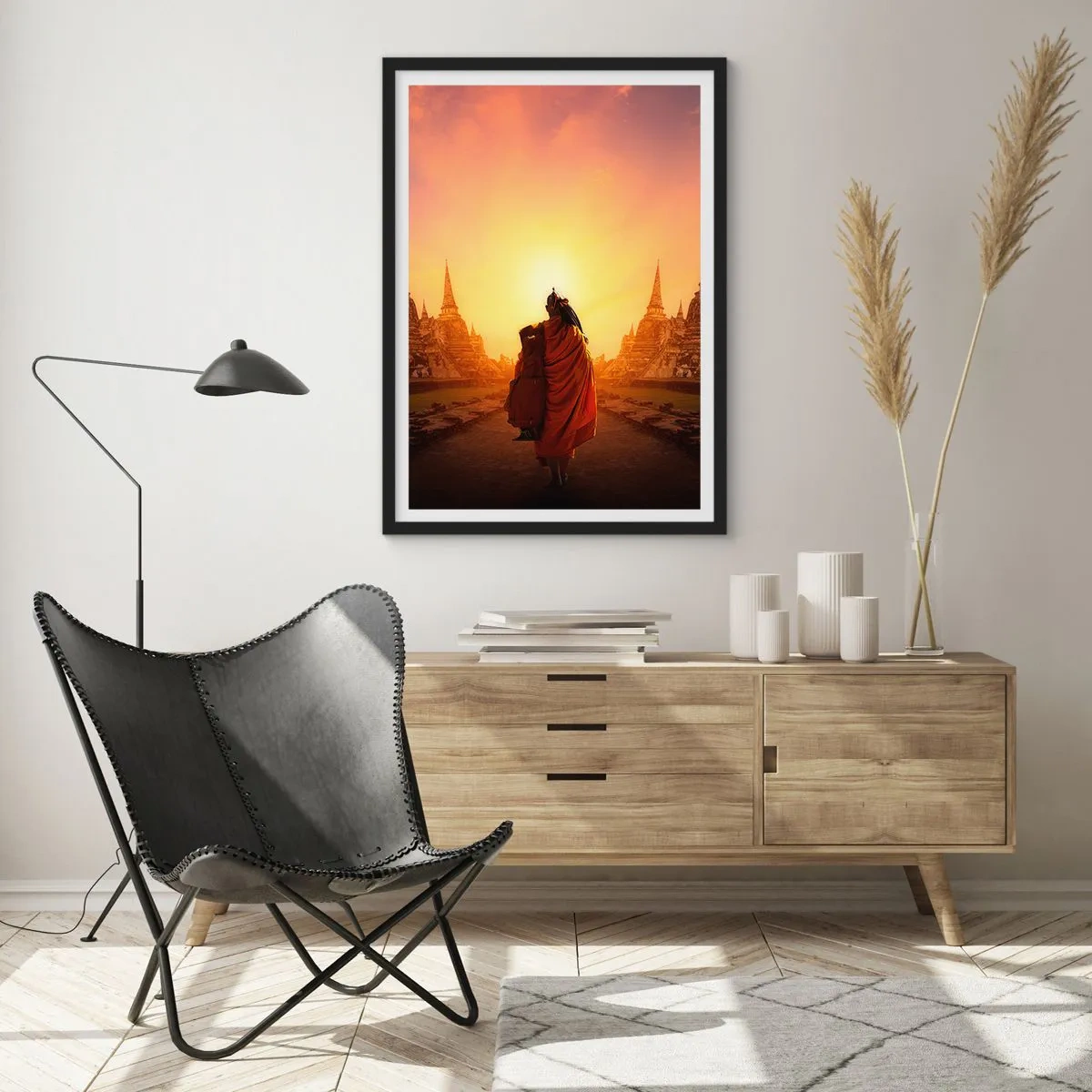 Poster in een zwarte lijst - Een boeddhistische monnik in de stralen van de opkomende zon - 50x70cm - In vrede voor de eeuwigheid - Moderne wanddecoratie voor woonkamer en slaapkamer ARTTOR