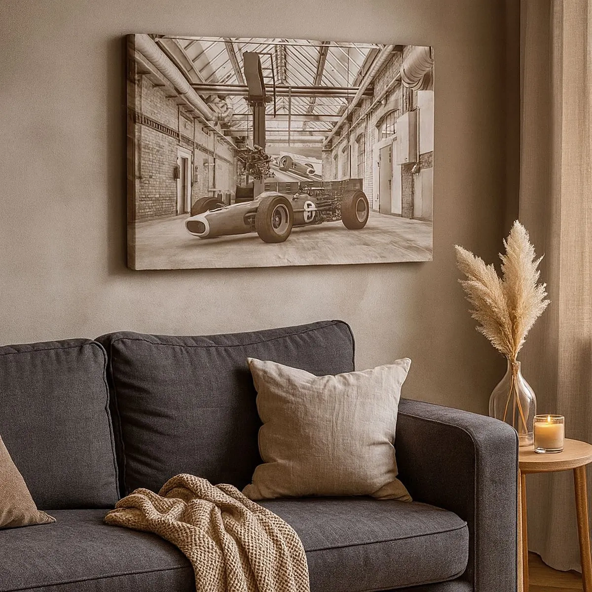 Schilderen op canvas - Zwart-witte racewagen in een industrieel interieur - 70x50cm - De rust van de winnaar - Moderne wanddecoratie voor woonkamer en slaapkamer ARTTOR