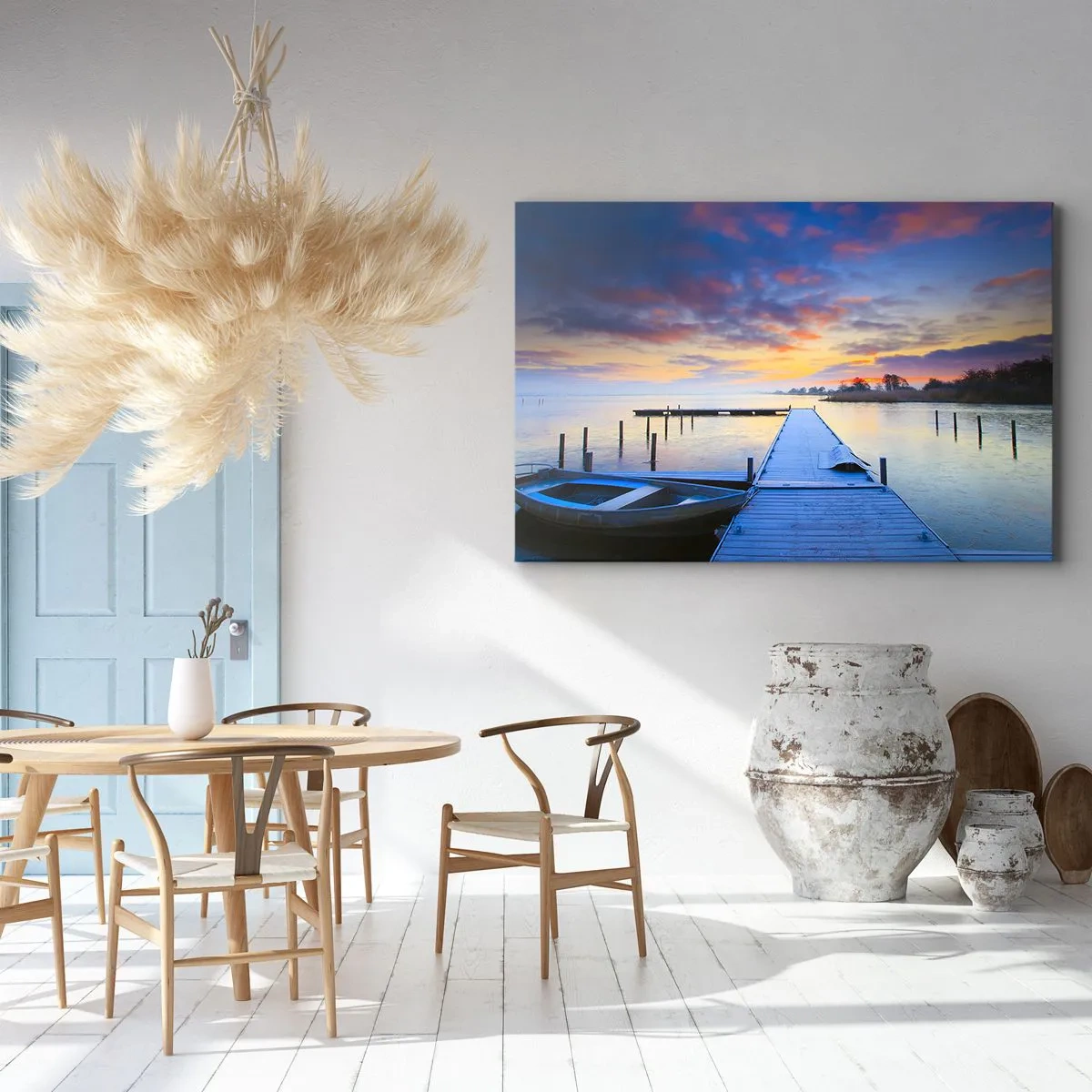 Schilderen op canvas - Een steiger aan het meer bij zonsondergang met een boot aan de oever - 70x50cm - Violet-gouden kalmte - Moderne wanddecoratie voor woonkamer en slaapkamer ARTTOR