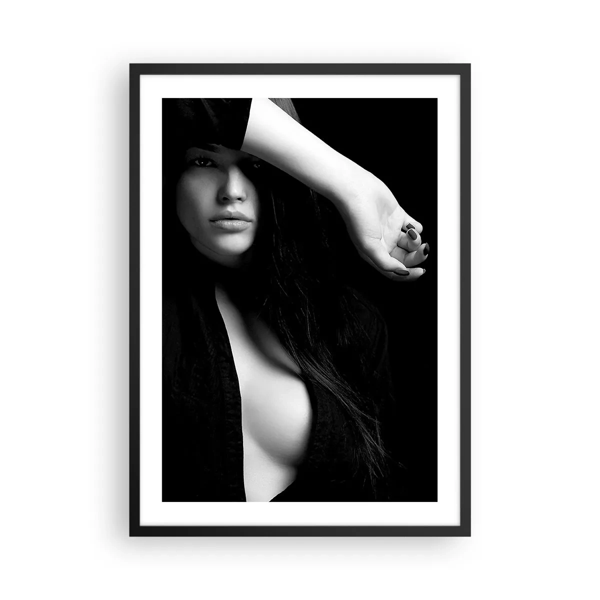 Poster in een zwarte lijst - Zwart-witfoto van een vrouw met een mysterieuze blik - 50x70cm - Verleidingsschool - Moderne wanddecoratie voor woonkamer en slaapkamer ARTTOR