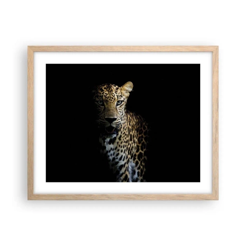 Een poster in een licht eiken lijst - Donkere schoonheid - 50x40 cm