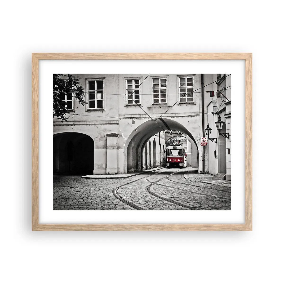Een poster in een licht eiken lijst - Door het doolhof van de stad - 50x40 cm