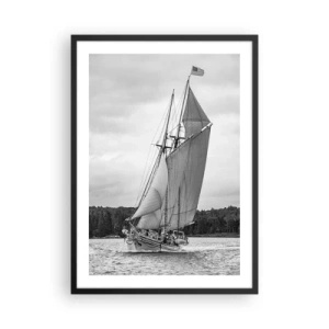 Poster in een zwarte lijst - Een zeilschip met grote zeilen dat over de zee vaart in zwart-wit - 50x70cm - Broeders van de wind - Moderne wanddecoratie voor woonkamer en slaapkamer ARTTOR