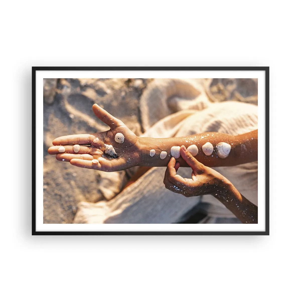 Poster in een zwarte lijst - Schoonheid binnen handbereik - 100x70 cm