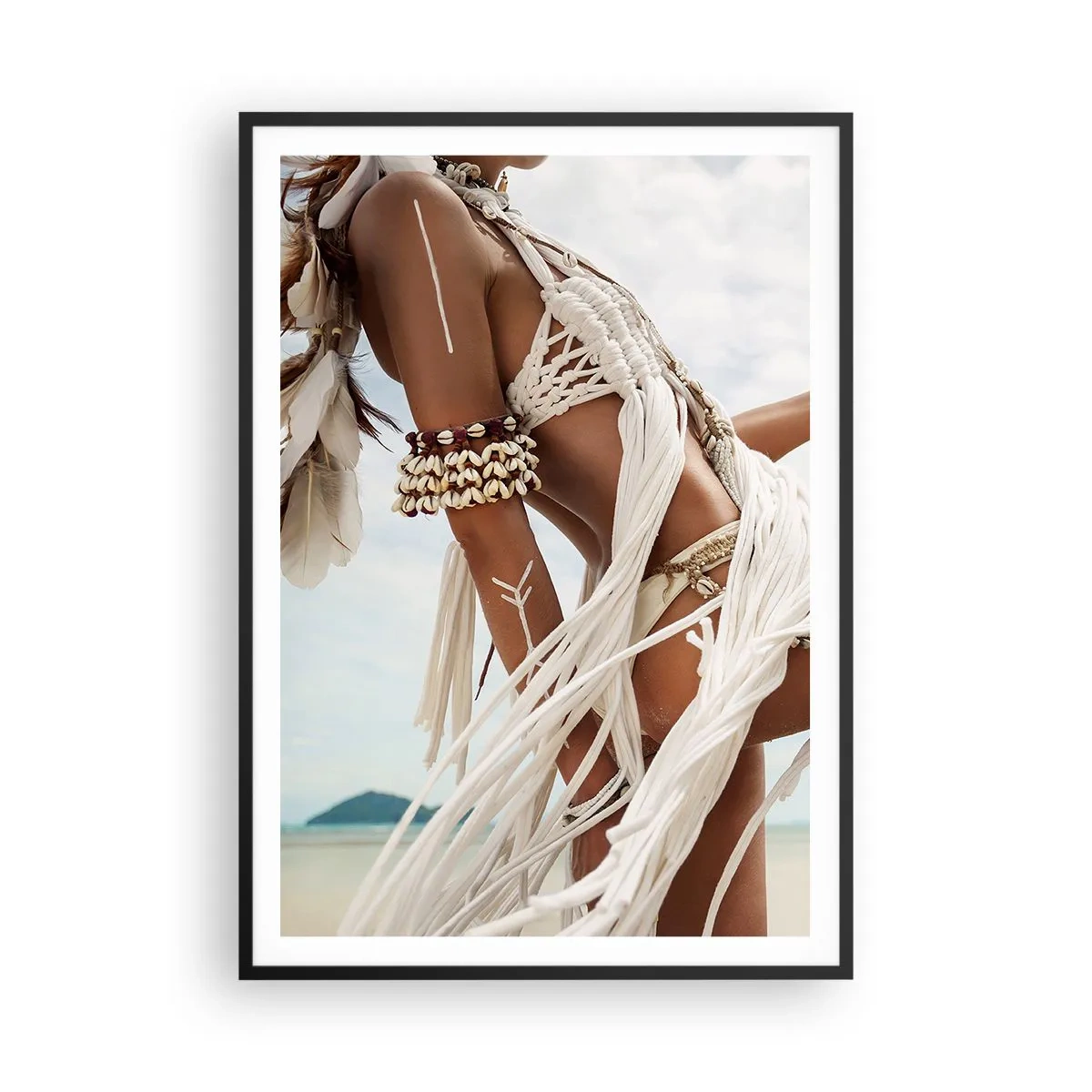 Poster in een zwarte lijst - Een priesteres van de zon - 70x100 cm