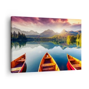 Schilderen op canvas - Drie houten boten tegen de achtergrond van een bergmeer bij zonsondergang - 70x50cm - Niets tegen de natuur - Moderne wanddecoratie voor woonkamer en slaapkamer ARTTOR