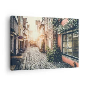 Schilderen op canvas - Een charmante straat met stenen bestrating en bloemen - 70x50cm - Rozensteeg in roze gloed - Moderne wanddecoratie voor woonkamer en slaapkamer ARTTOR