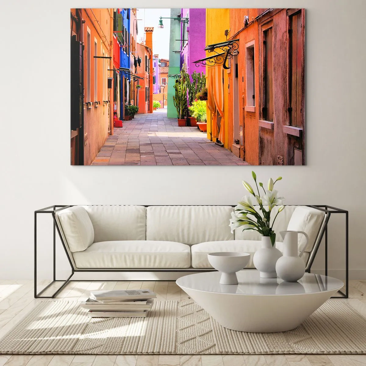 Schilderen op glas - Een kleurrijke straat met huurkazernes in warme tinten - 70x50cm - Regenboogsteeg - Moderne wanddecoratie voor woonkamer en slaapkamer ARTTOR
