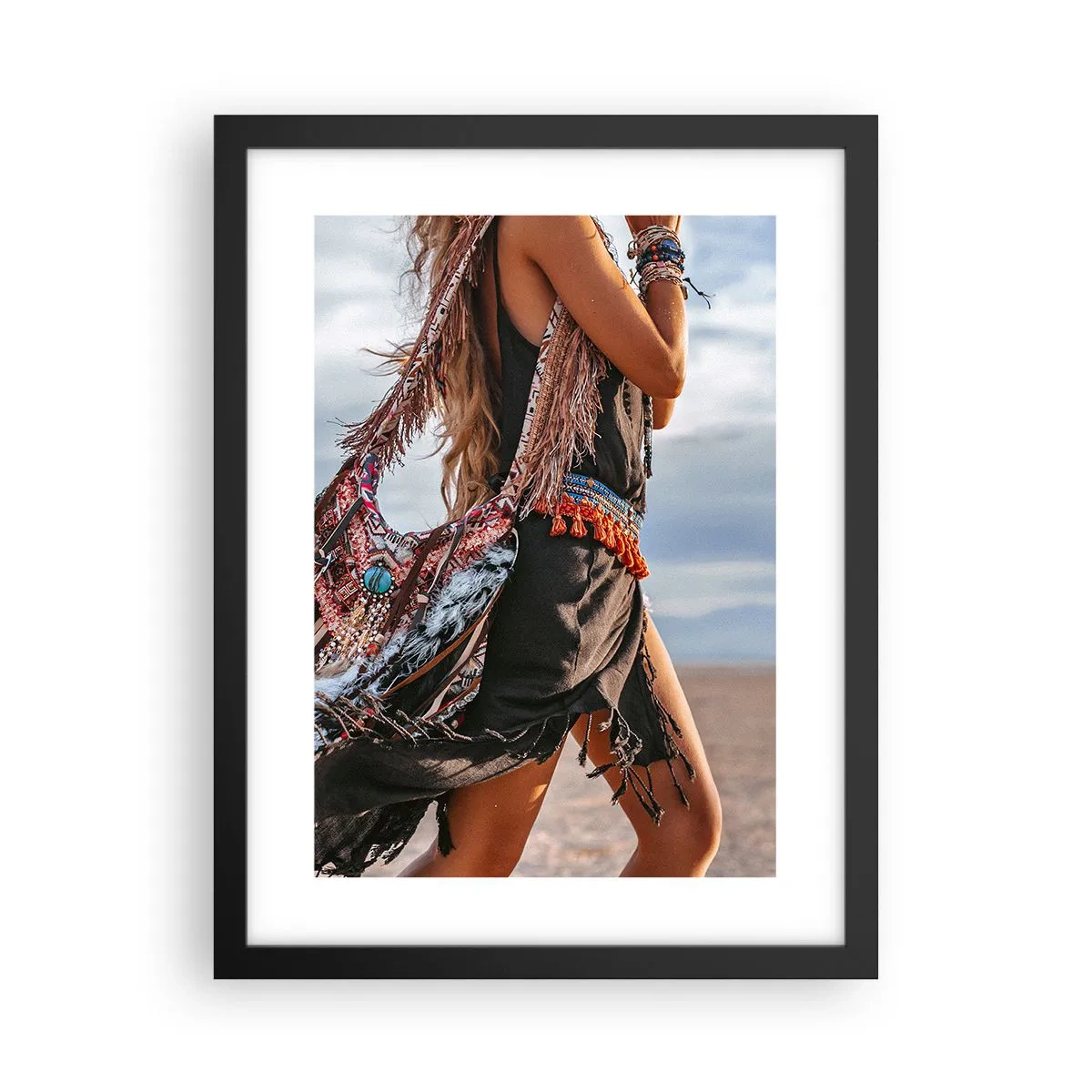 Poster in een zwarte lijst - Het meisje van de sjamaan - 30x40 cm