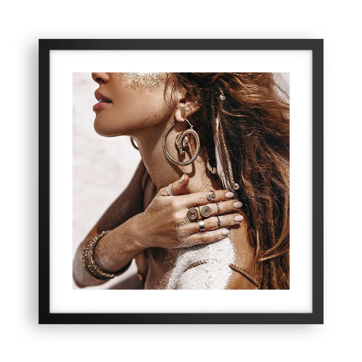 Poster in een zwarte lijst - Koningin van het wilde strand - 40x40 cm