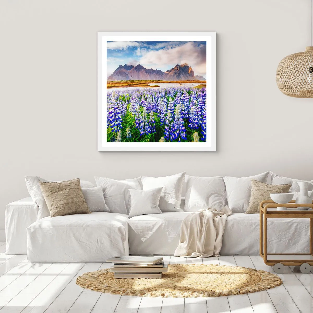 Poster in een witte lijst - Kracht en soberheid naast zachtheid - 30x30 cm