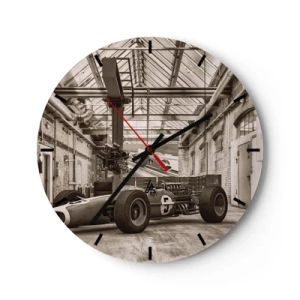 Wandklok - Klok - Een klassieke racewagen in een oude industriële hal - 30x30cm - De rust van de winnaar - Moderne wanddecoratie voor woonkamer, keuken en slaapkamer ARTTOR