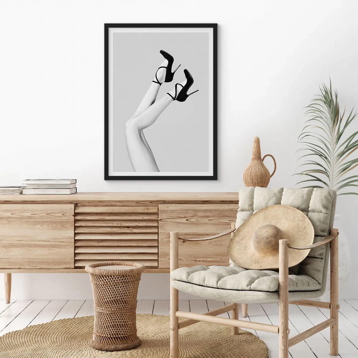 Poster in een zwarte lijst - Stijlvolle benen in zwarte hoge hakken - 50x70cm - Op zijn kop - Moderne wanddecoratie voor woonkamer en slaapkamer ARTTOR