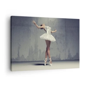 Schilderen op canvas - Een balletdanseres in een witte jurk tegen een kale muur. - 70x50cm - Licht als een vogel - Moderne wanddecoratie voor woonkamer en slaapkamer ARTTOR