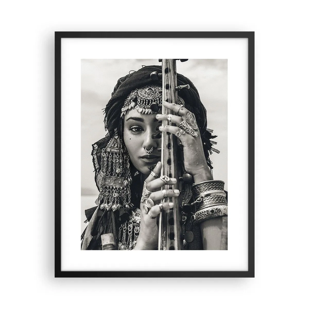 Poster in een zwarte lijst - De muziek van het Oosten zelf - 40x50 cm