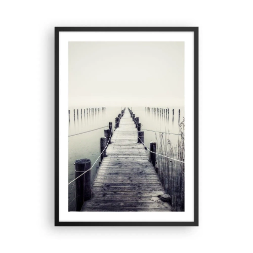Poster in een zwarte lijst - Een houten brug die naar een mistige watervlakte leidt - 50x70cm - Dompel jezelf onder in vrede - Moderne wanddecoratie voor woonkamer en slaapkamer ARTTOR
