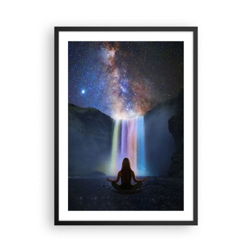 Poster in een zwarte lijst - Een vrouw mediteert bij een lichtgevende waterval onder de sterrenhemel. - 50x70cm - Absolute harmonie - Moderne wanddecoratie voor woonkamer en slaapkamer ARTTOR