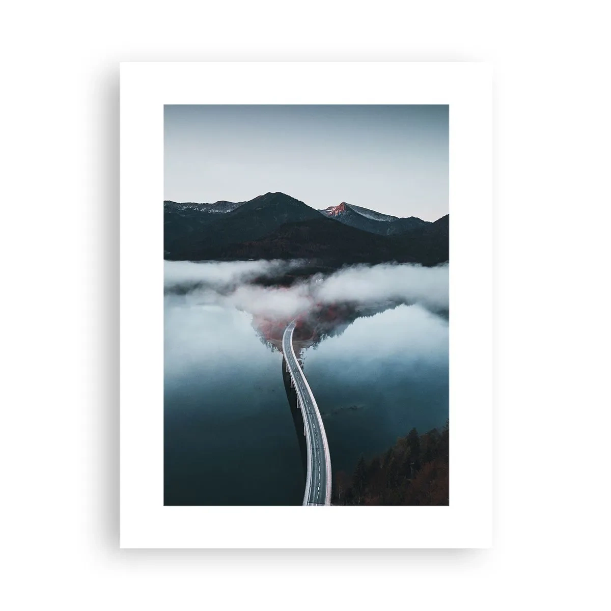 Poster - Over water zo glad als een spiegel - 30x40 cm