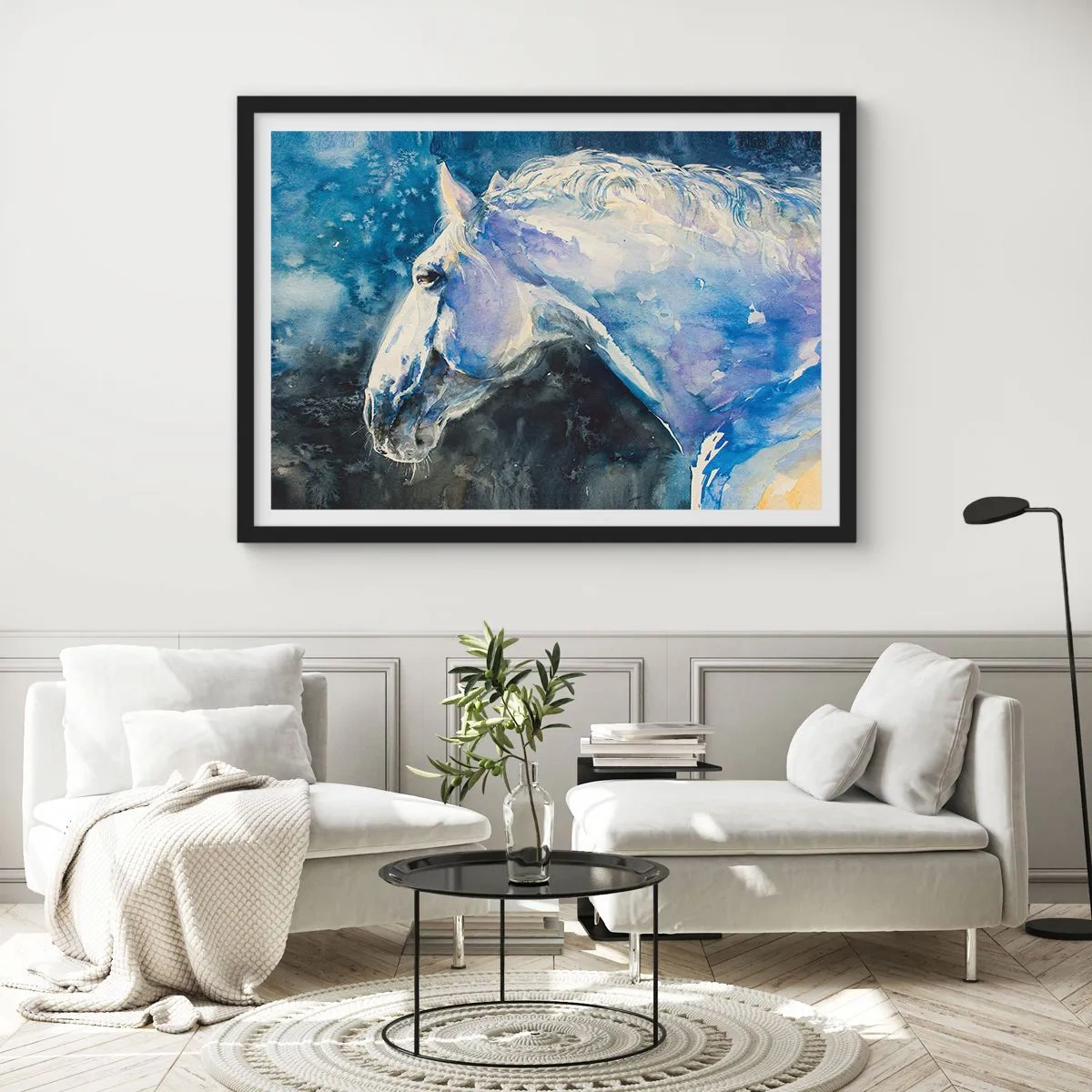 Poster in een zwarte lijst - Portret in een blauwe gloed - 70x50 cm
