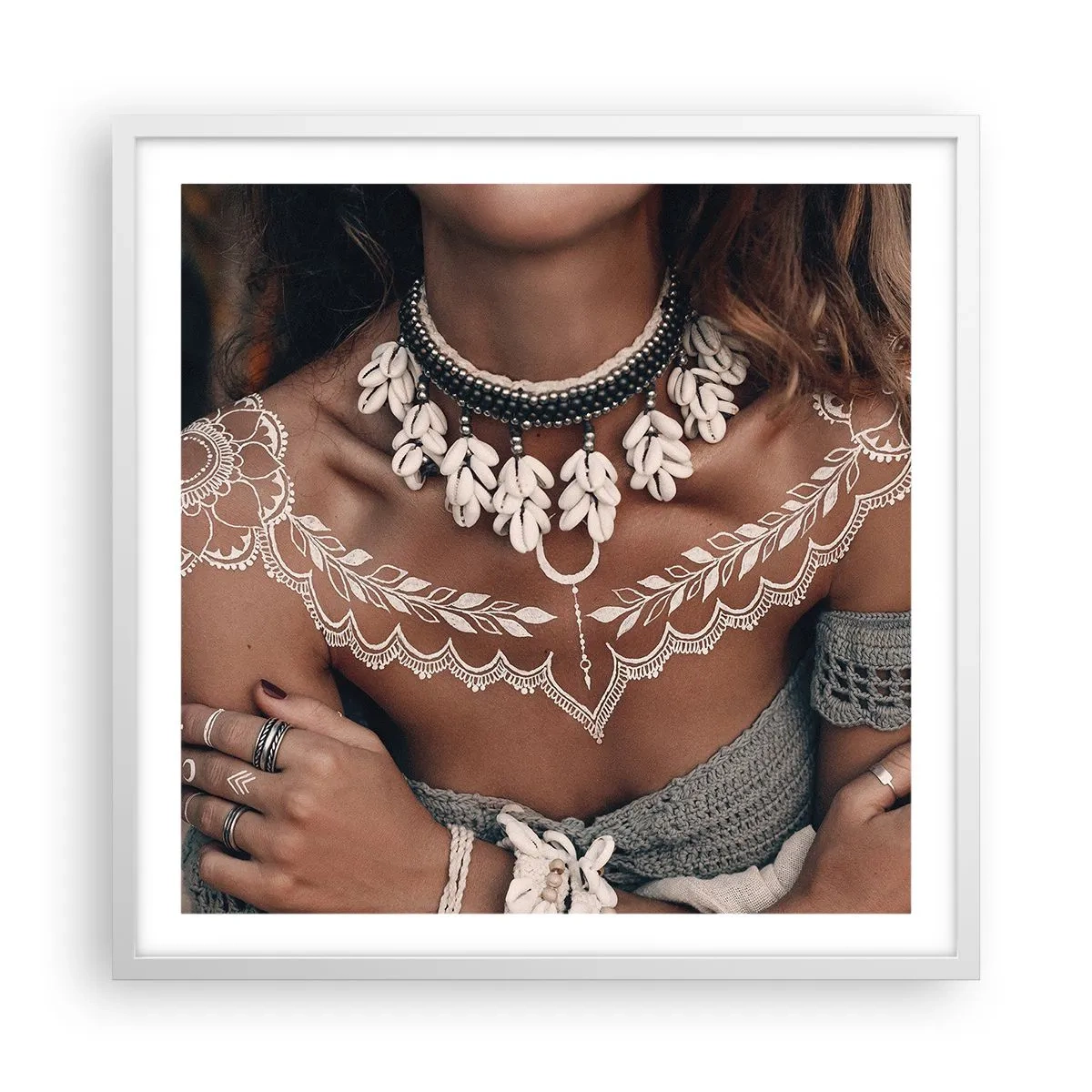 Poster in een witte lijst - Talismannen, rituelen van vrouwelijkheid - 60x60 cm