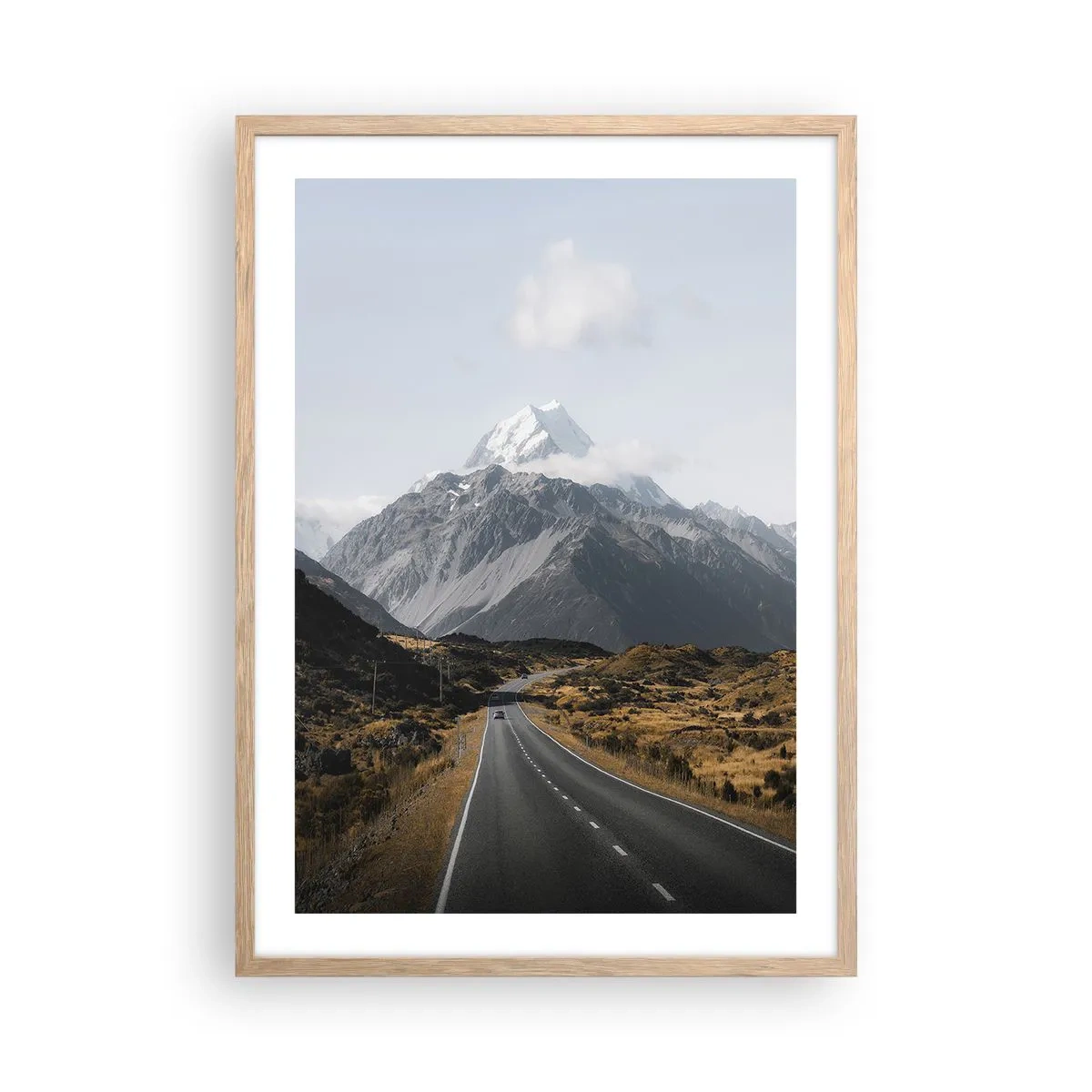 Een poster in een licht eiken lijst - De weg naar het hart van de bergen - 50x70 cm