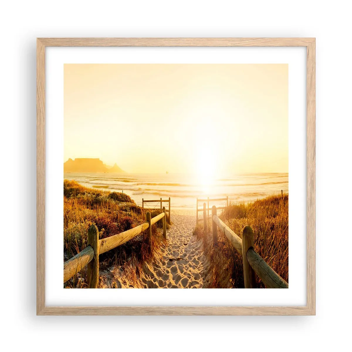 Een poster in een licht eiken lijst - Over het duin, richting de zon - 50x50 cm