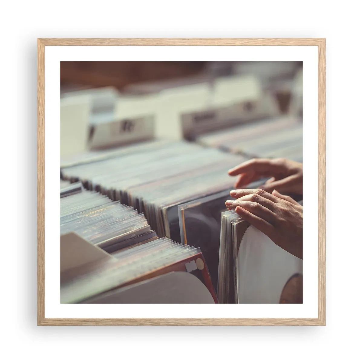 Een poster in een licht eiken lijst - Op zoek naar emoties - 60x60 cm