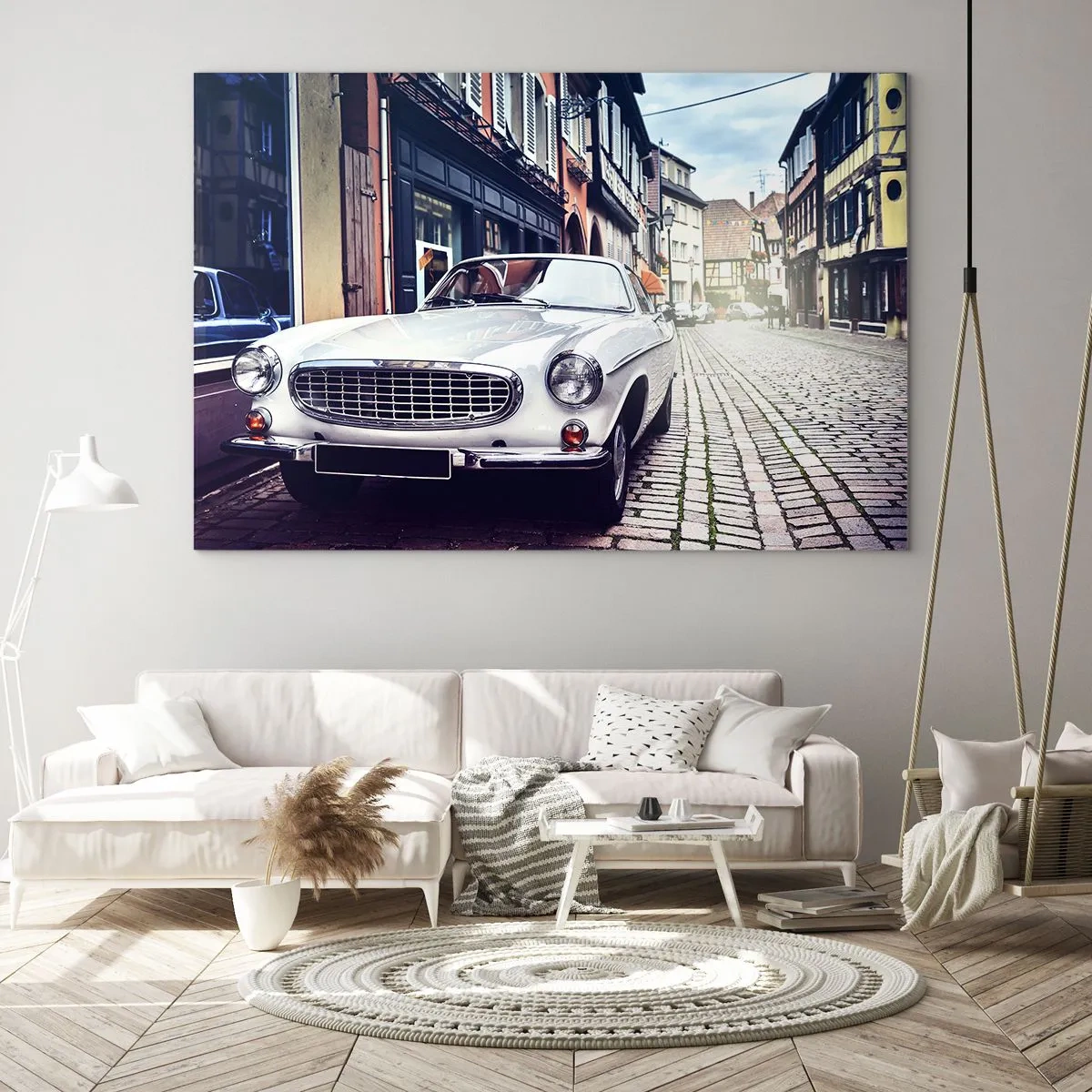 Schilderen op glas - Een witte klassieke auto tegen een achtergrond van historische gebouwen - 70x50cm - Het verleden is vandaag - Moderne wanddecoratie voor woonkamer en slaapkamer ARTTOR