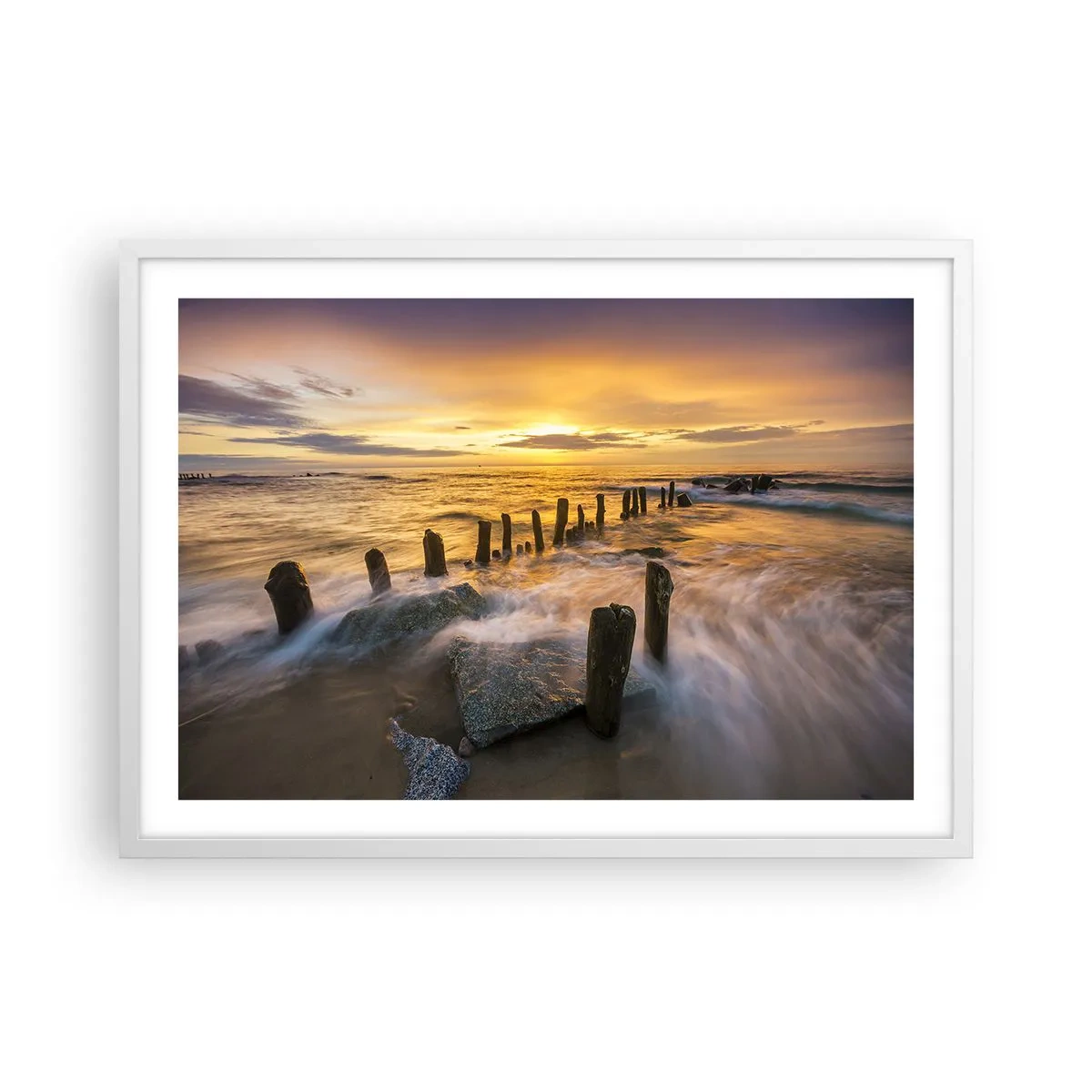 Poster in een witte lijst - De rauwe schoonheid van de Oostzee - 70x50 cm