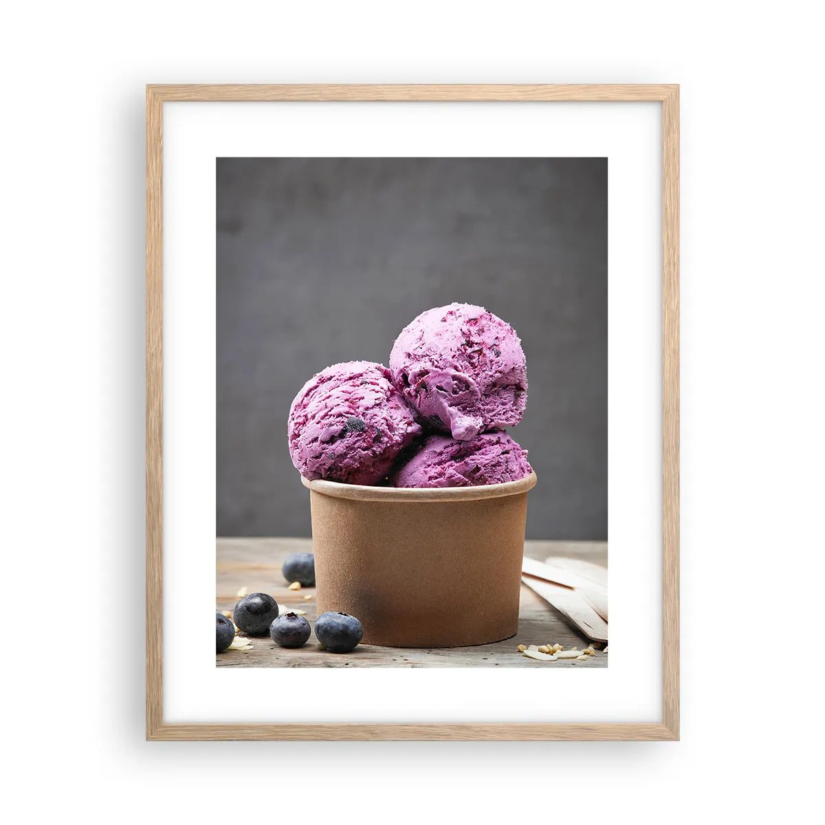 Een poster in een licht eiken lijst - Zoetheid en kou - 40x50 cm