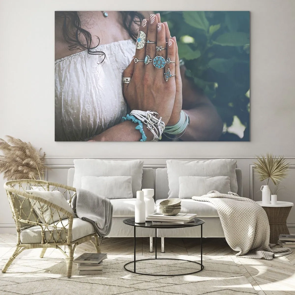 Schilderen op glas - Vrouwenhanden met boho-sieraden - 70x50cm - Welkom in het centrum van het zijn - Moderne wanddecoratie voor woonkamer en slaapkamer ARTTOR