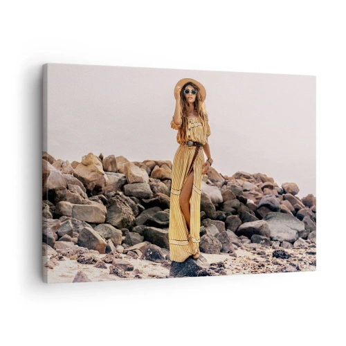 Schilderen op canvas - Een vrouw in boho-stijl tegen een rotsachtige strandachtergrond - 70x50cm - De magie van stenen - Moderne wanddecoratie voor woonkamer en slaapkamer ARTTOR